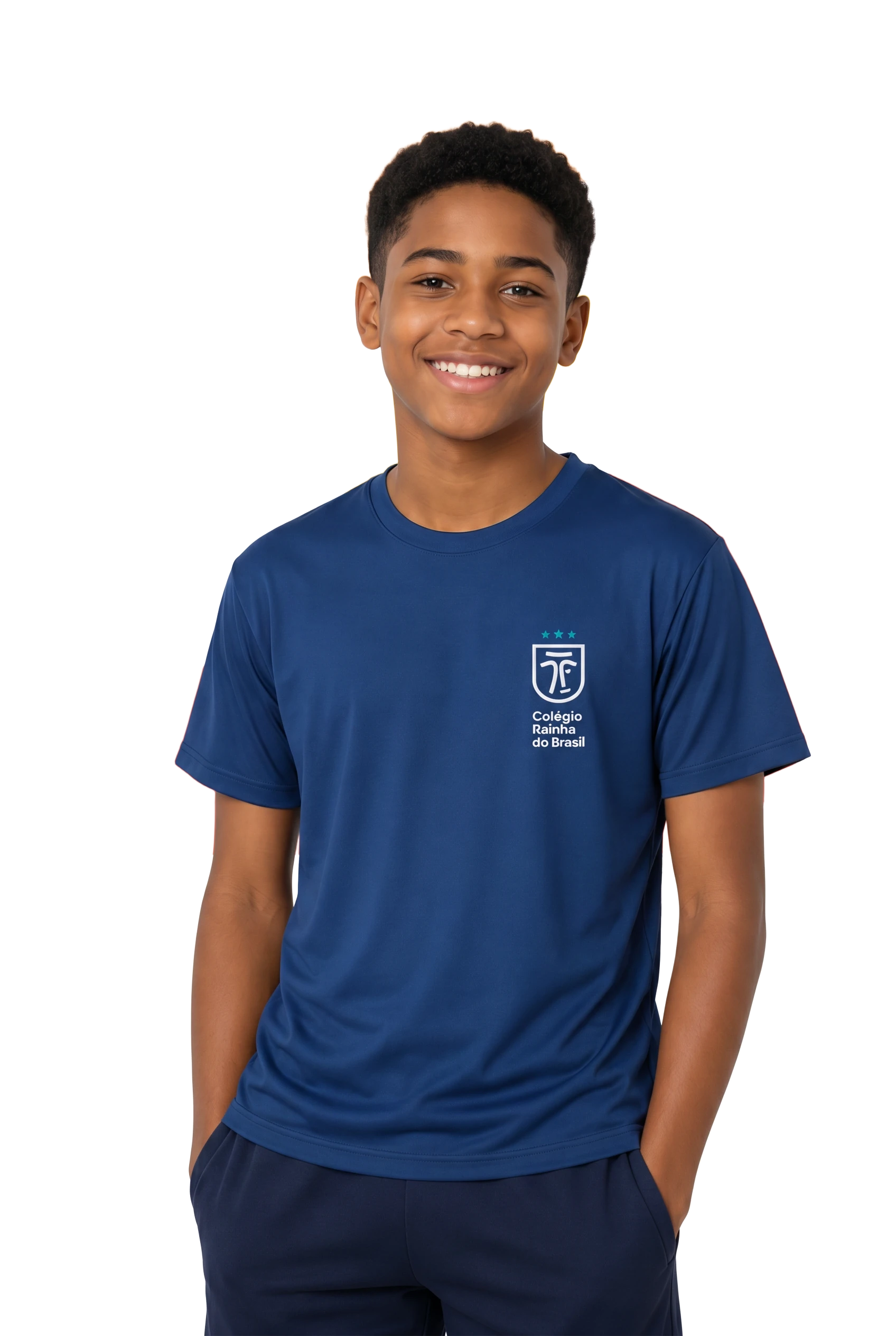 Estudante do Colégio Rainha do Brasil sorrindo com uniforme