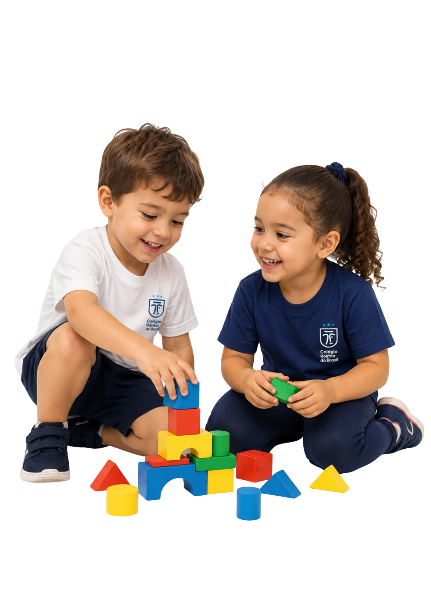 Crianças brincando com blocos coloridos com uniforme do Colégio