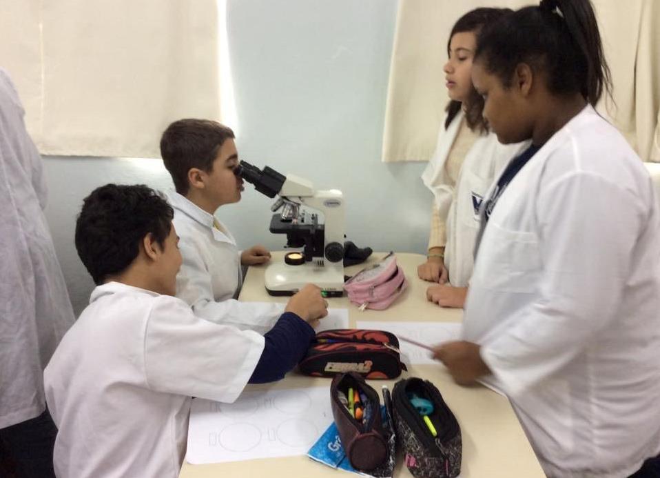 Curso de Microscopia é ministrado ao 7º ano